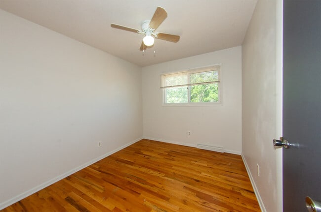 Building Photo - 6921 Manhattan Ln