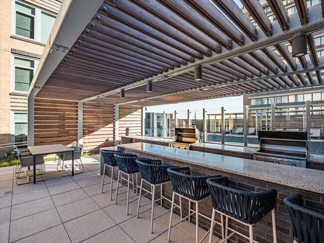 Building Photo - 400 Army Navy Dr