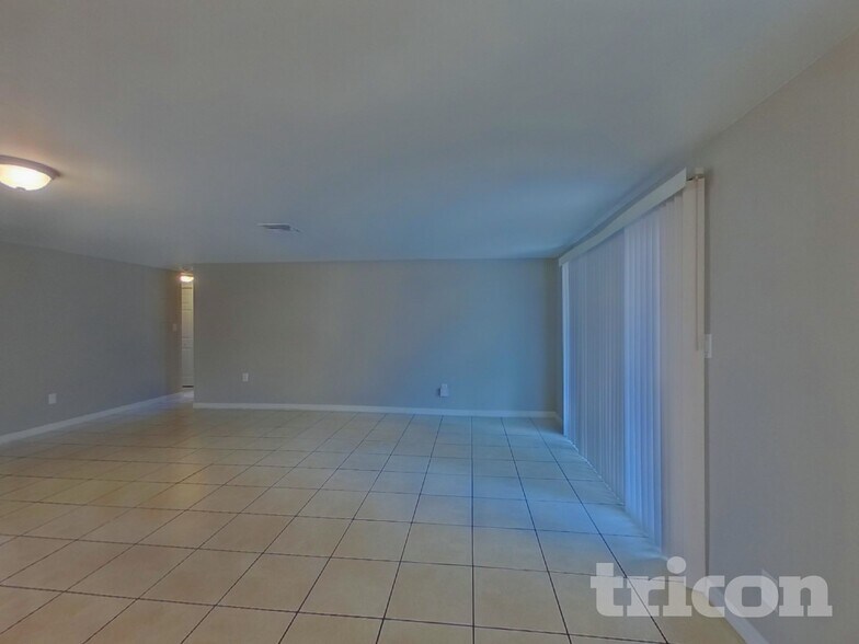 Building Photo - 5811 Oxford Dr