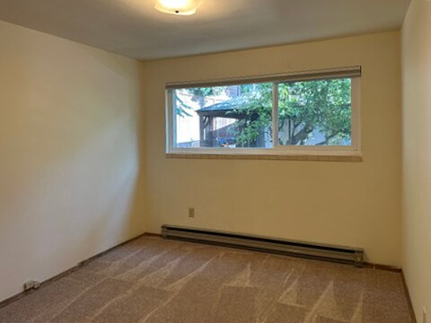 Building Photo - 922 10th Ave E