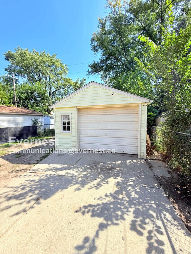 Building Photo - 3419 Monroe St
