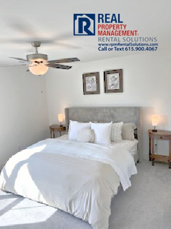 Building Photo - Like new 3 bd townhome in Smyrna with garage!