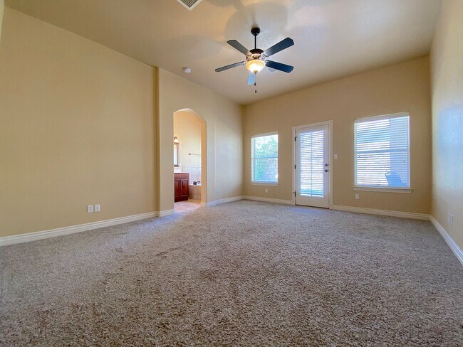 Building Photo - Sandstone Ranch Estates 3 bed with Refrig A/C