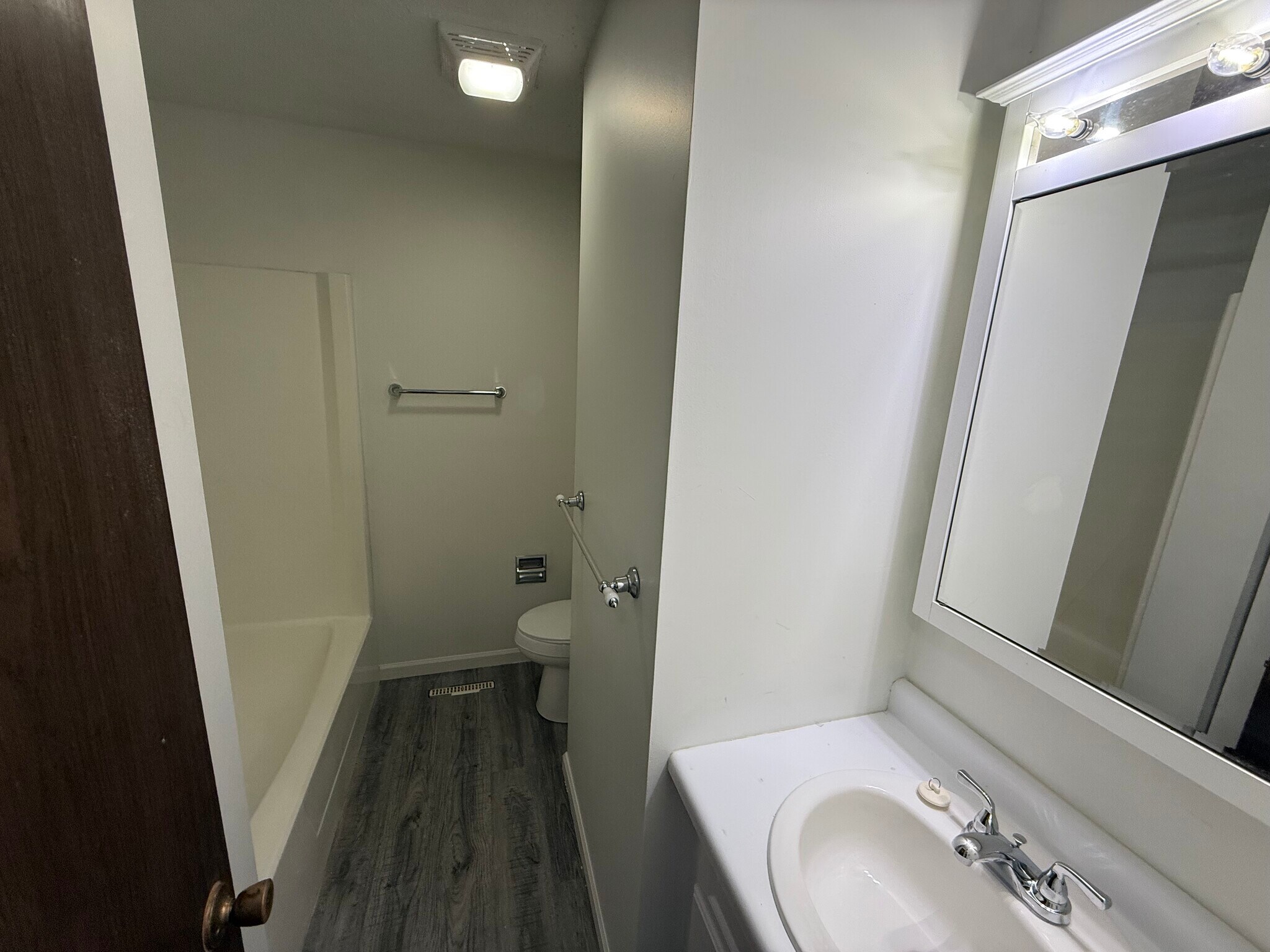 Building Photo - 1403 Emerald Dr
