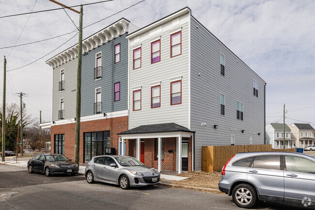 Building Photo - 2200 Carrington St