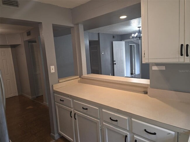 Building Photo - 3022 Deleuil Ave