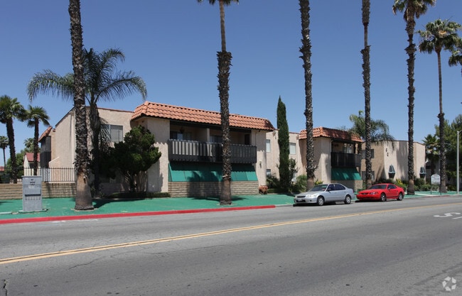 Building Photo - Casa Grande Apartments