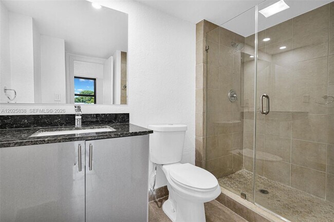 Building Photo - 3401 N Country Club Dr