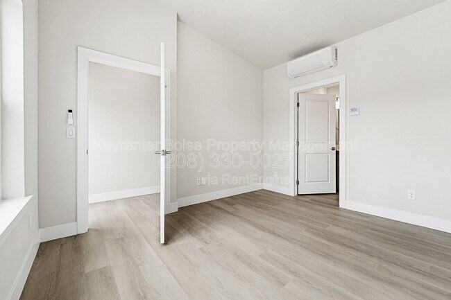 Building Photo - 4326 Greentrail