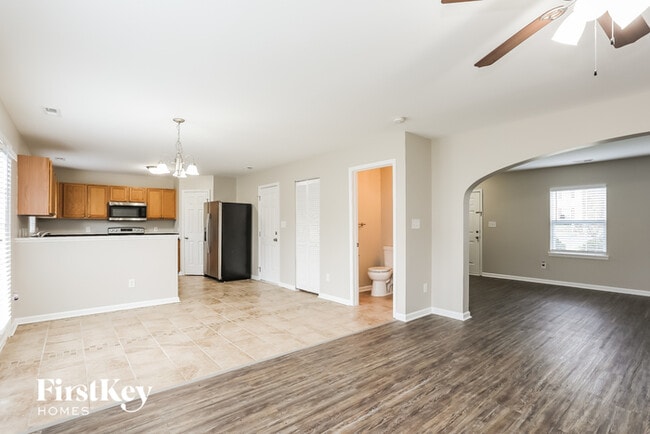 Building Photo - 5 Stepney Ct