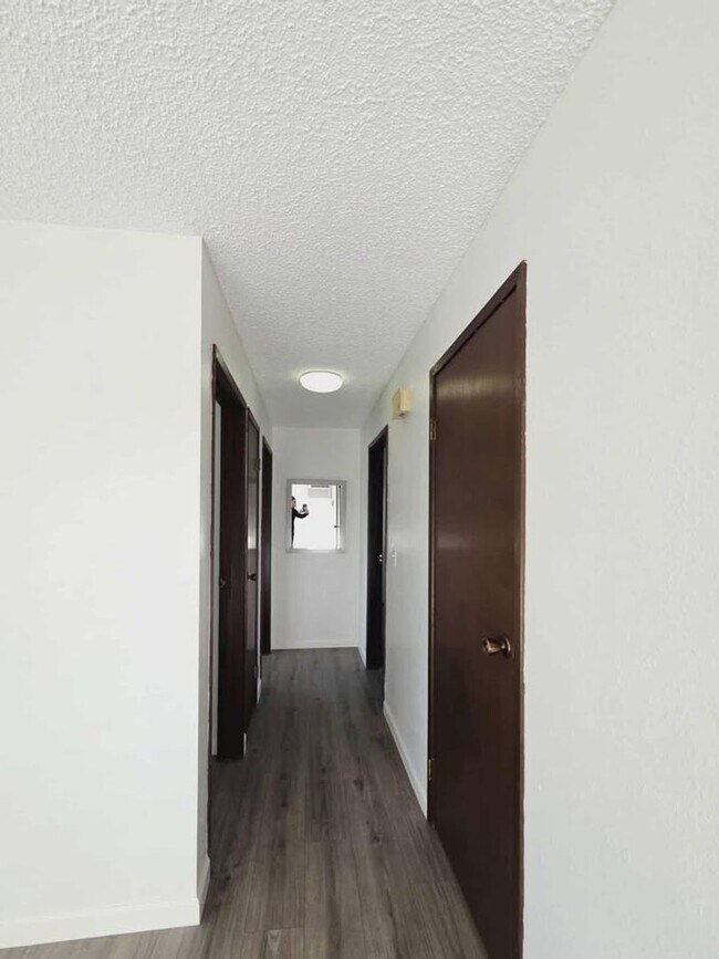 Building Photo - 1037/1039 Eastmont Ave. Duplex