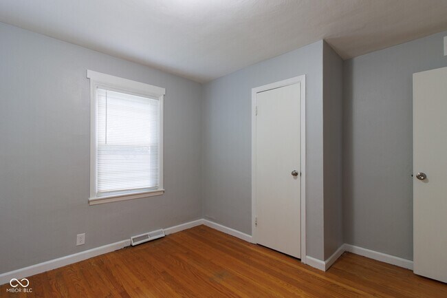 Building Photo - 4430 N Longworth Ave