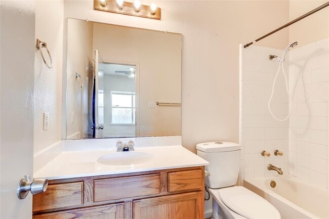 Building Photo - 2808 Southampton Way