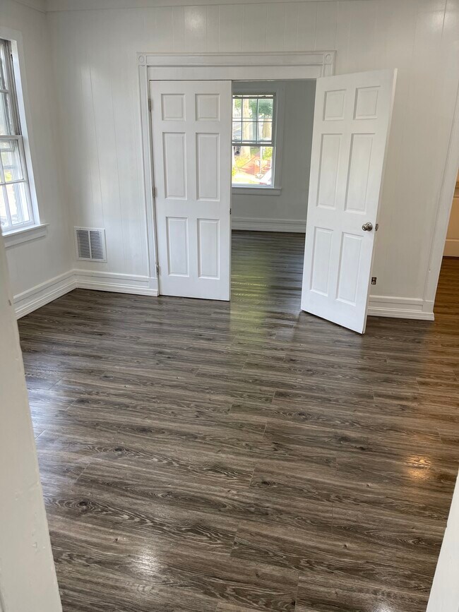 Living room - 411 Dover St