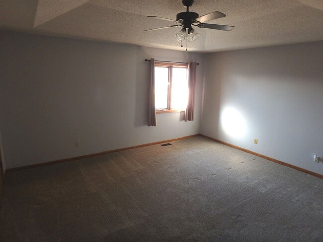 Building Photo - 3418 SE Walnut Dr