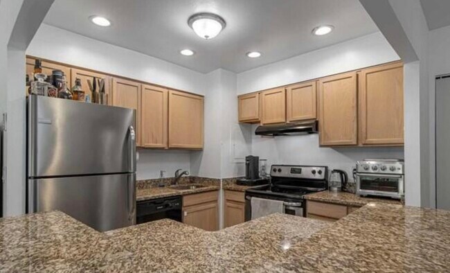 Building Photo - 1111 River Rd