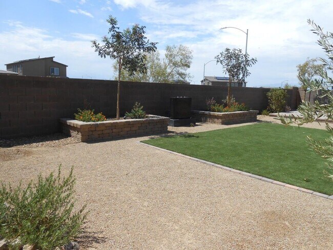 Building Photo - Beautiful Spacious Home in Henderson