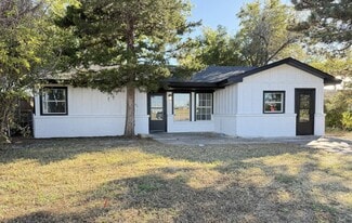 Building Photo - 904 W Robinson St