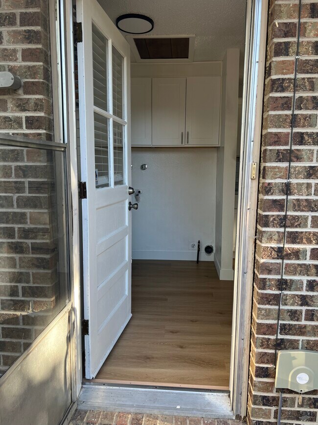 Building Photo - 428 Emery Dr