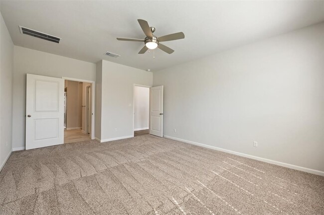 Building Photo - 102 Hedge Grn Holw