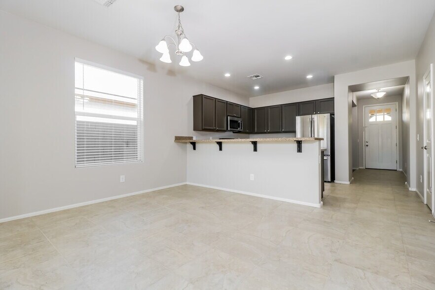 Building Photo - 10425 W Pima St