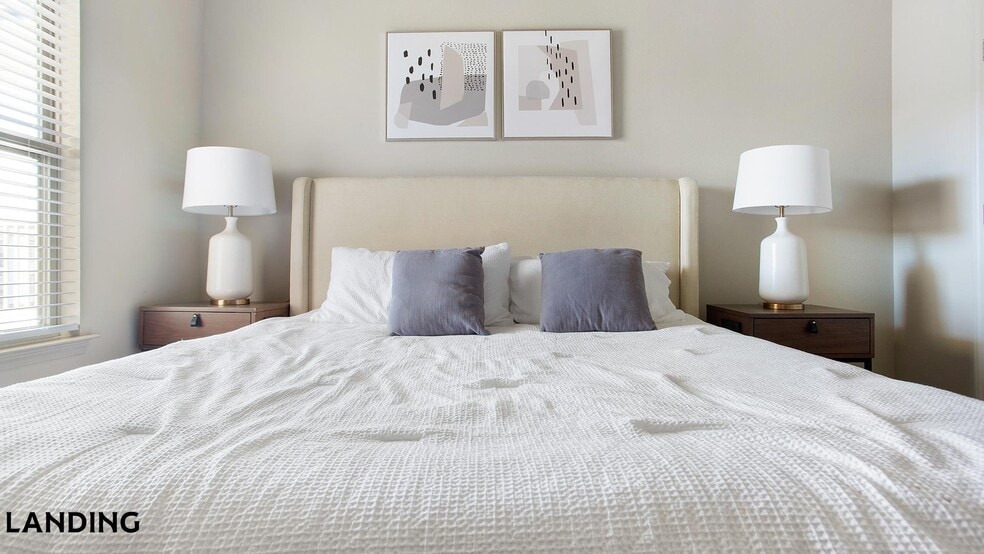 Building Photo - 701 W 101st Pl S