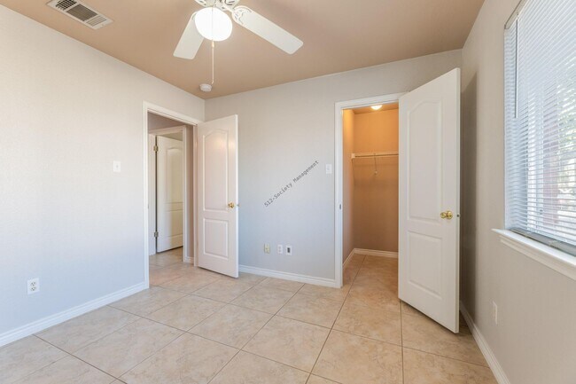 Building Photo - "Charming 3-Bedroom Home with 2 Full Baths in Pflugerville's Heart - 1315 Sq Ft of Comfort!"