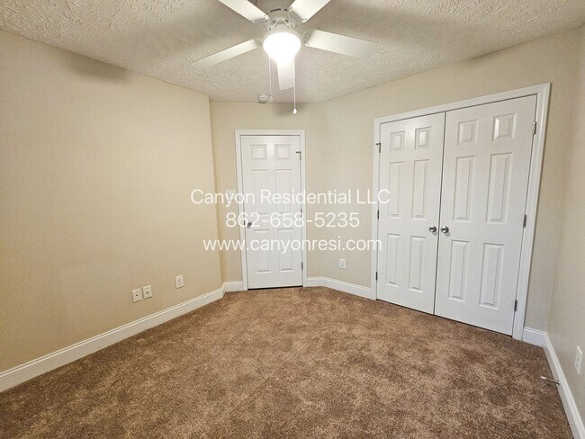 Building Photo - Charming 3-Bedroom Home