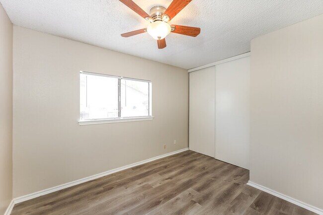 Building Photo - 8743 Ridge Moon Dr