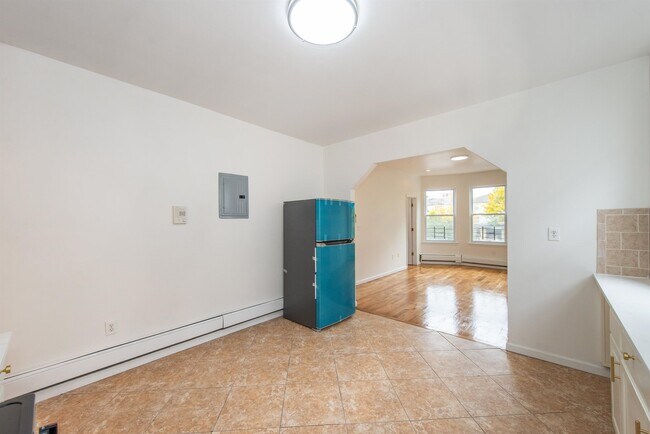 Building Photo - 263 S 10th St