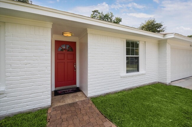 Building Photo - 23103 Berry Pine Dr