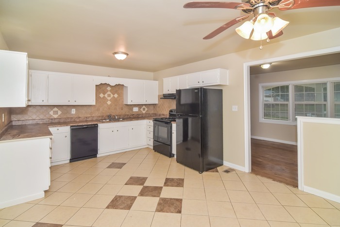 Building Photo - 1803 Canterbury Cir NW