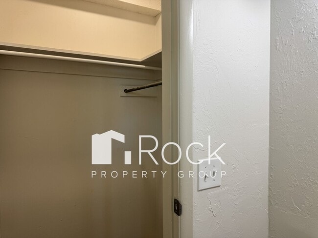 Building Photo - Beautifully Remodeled 3 Bed/1.5 Bath Home in Moore with 1-Car Garage