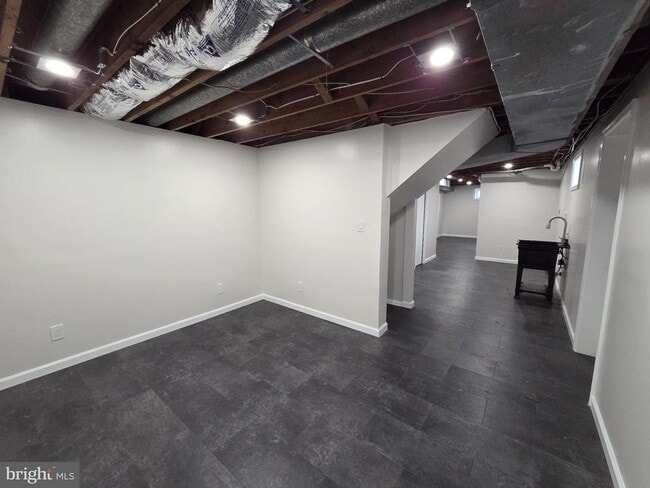 Building Photo - 5019 Leland Dr