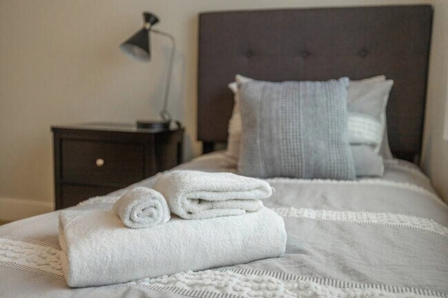 Building Photo - 5032 Bear Trap Dr