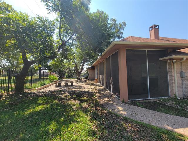 Building Photo - 9621 Monticello Dr