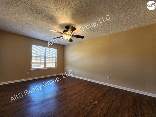 Building Photo - 1108 Chapel Creek Dr