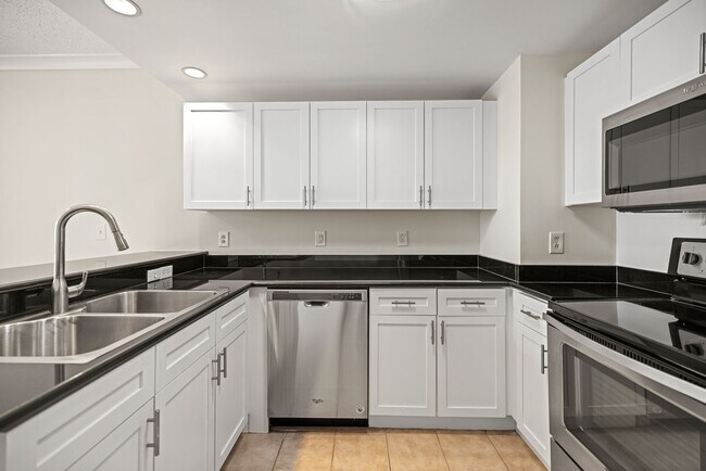 Building Photo - Gallery Place Large Studio | 1 Bath | 660 Sf