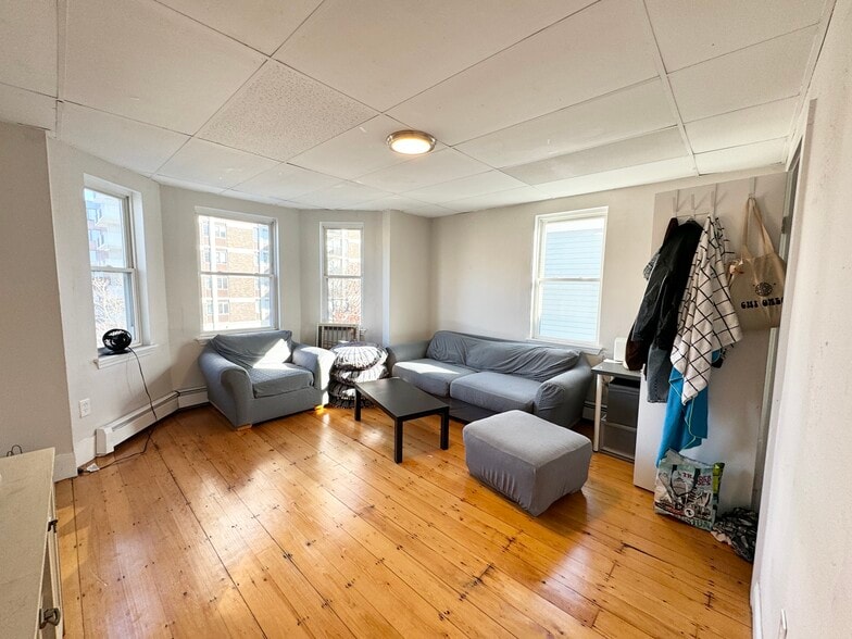 Building Photo - 1572 Tremont St