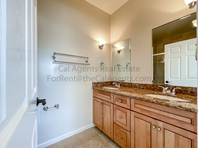 Building Photo - 909 Adams St