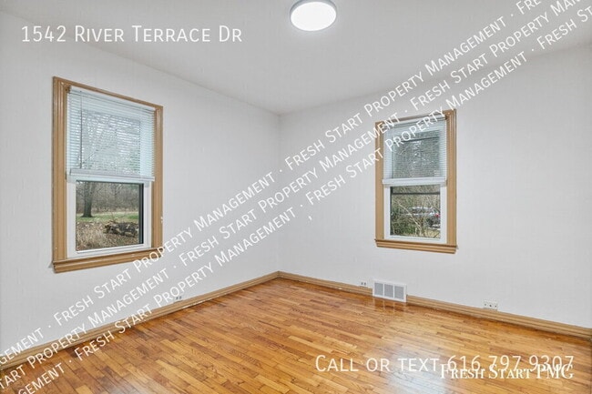 Building Photo - 1542 River Terrace