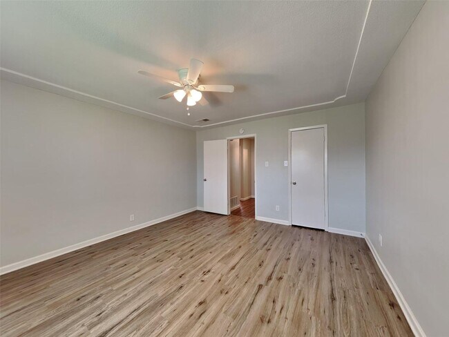 Building Photo - 3 BR/2BA | Renovated Single Family Home | 2-car garage | Fenced backyard