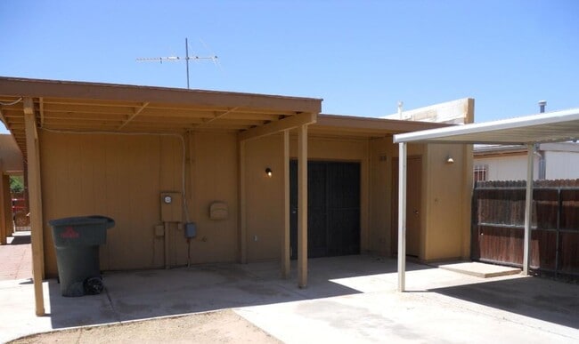 Building Photo - 236 W Melridge St