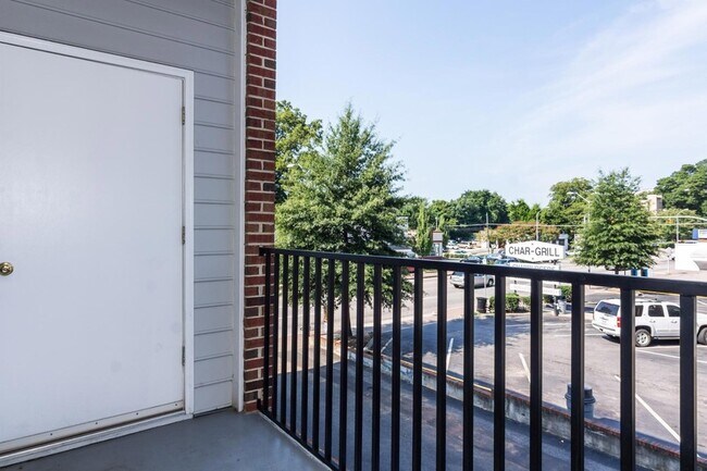 Building Photo - 610 Hillsborough Street Unit 204