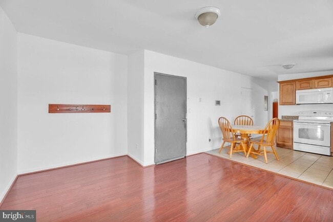 Building Photo - 3151 Richmond St