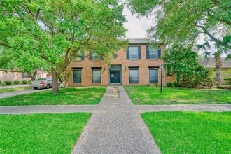 Building Photo - 8006 Albin Ln