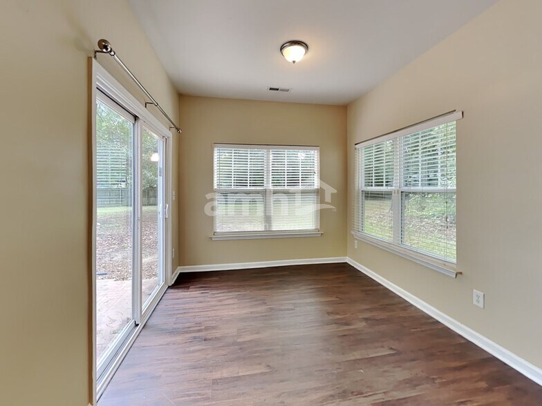 Building Photo - 1071 Heritage Manor Dr