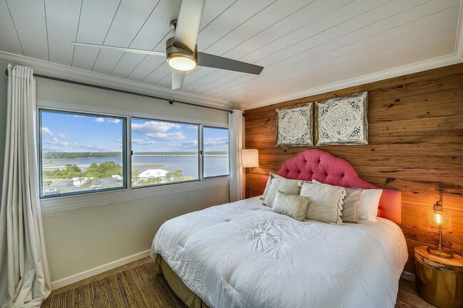 Building Photo - 23223 Front Beach Rd