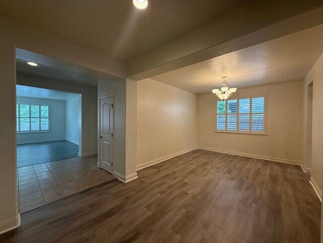 Building Photo - Huge Home in Anatolia Village!