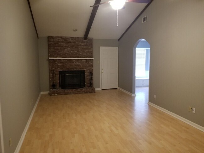 Building Photo - 3 BD, 2 BA, Home in Jacksonville